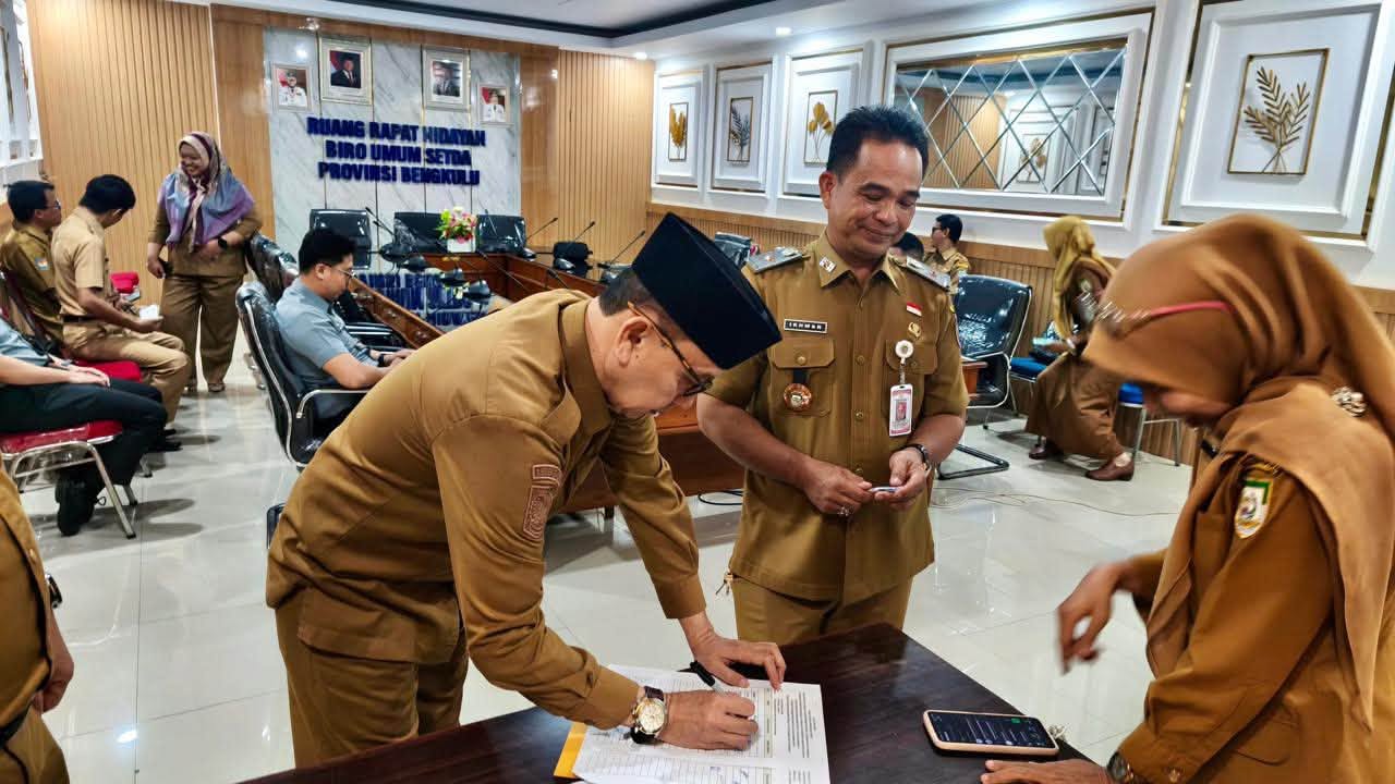 ASISTEN PEMERINTAHAN DAN KESRA HENDARSYAH MENGIKUTI RAPAT FINALISASI PEMBAHASAN DRAF PERJANJIAN KERJASAMA PEMBANGUNAN TPST REGIONAL BENGKULU