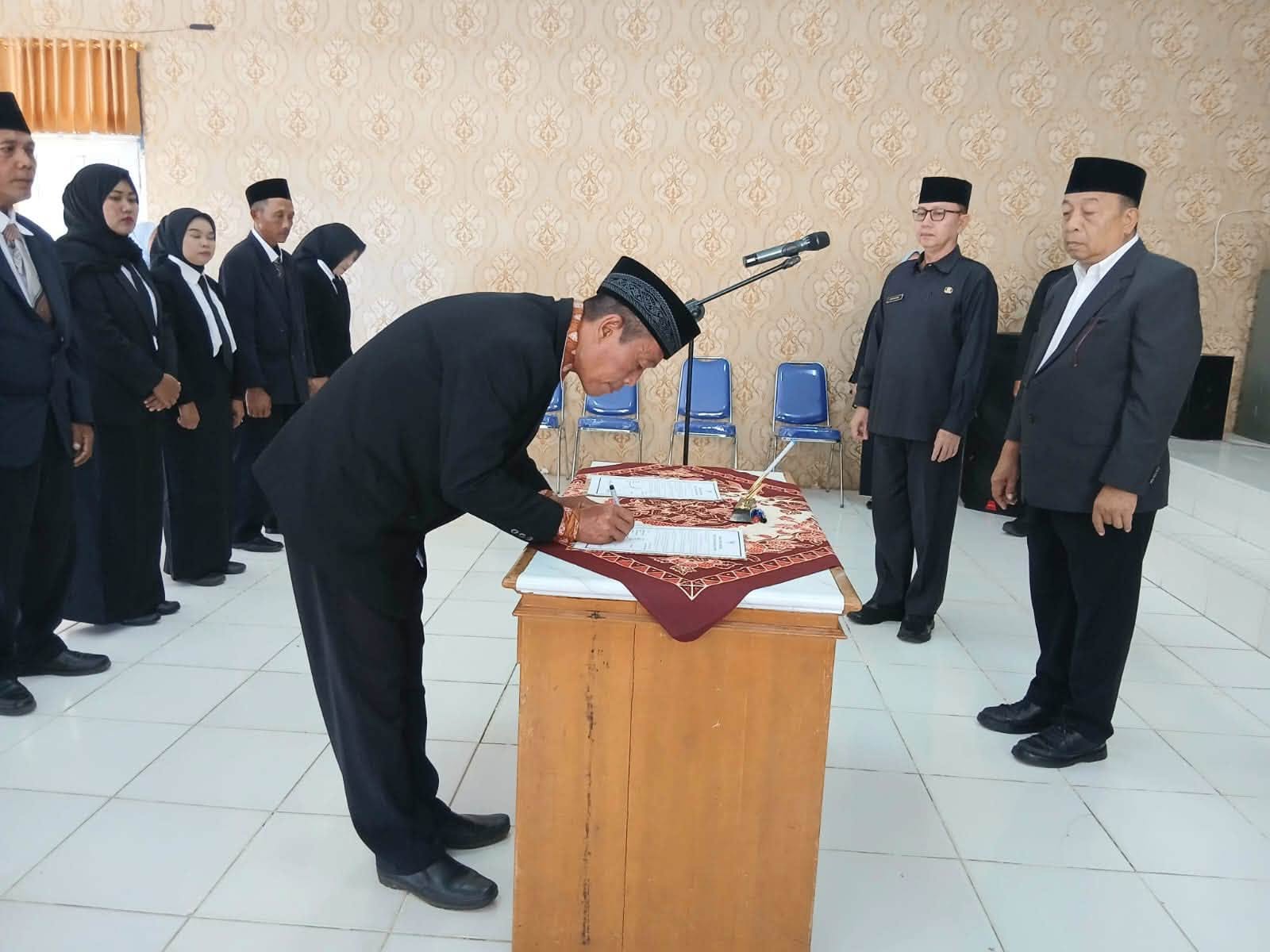 WABUP SELUMA RESMIKAN RUMAH PROGRAM BRS DI DESA RIAK SIABUN