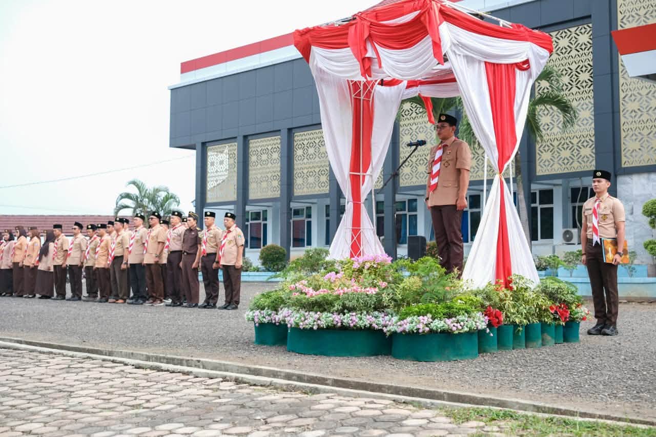 PERINGATI HARI PRAMUKA KE-65, BUPATI TEDDY RAHMAN TEKANKAN SEMANGAT PENGABDIAN