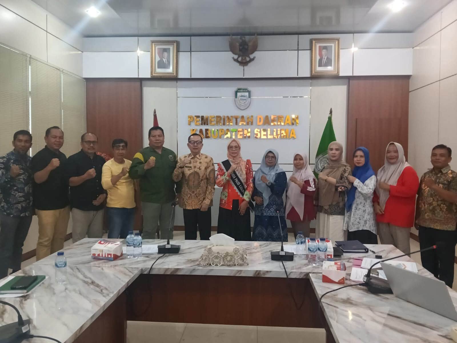 RAPAT PEMBAHASAN PENYEDIAAN LAHAN PEMBANGUNAN UNIT SEKOLAH BARU PAUD NEGERI KABUPATEN SELUMA