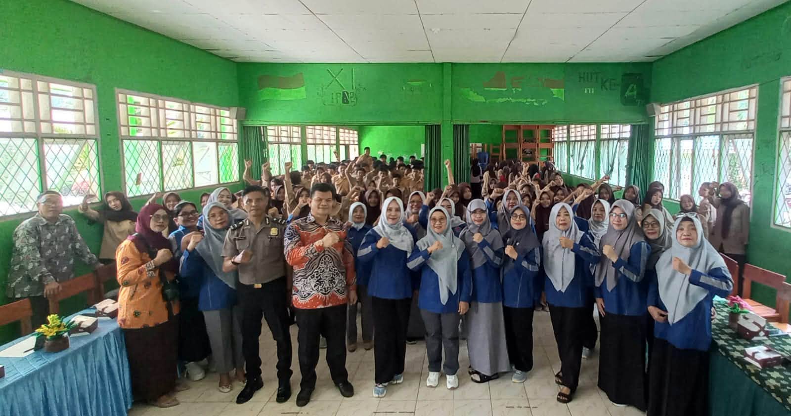KETUA GOW SELUMA BUKA SOSIALISASI BAHAYA NARKOBA, KESEHATAN REPRODUKSI REMAJA DAN PENCEGAHAN PERKAWINAN ANAK DI SMAN 6 SELUMA