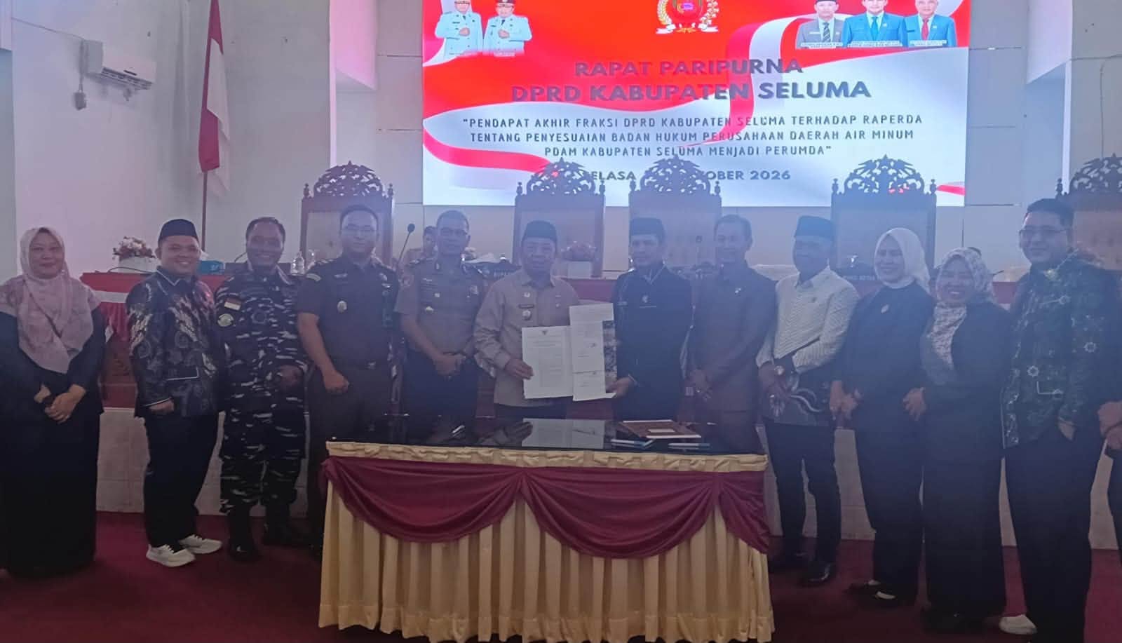 WABUP GUSTIANTO HADIRI RAPAT PARIPURNA PENDAPAT AKHIR FRAKSI TERHADAP RAPERDA PDAM MENJADI PERUMDA